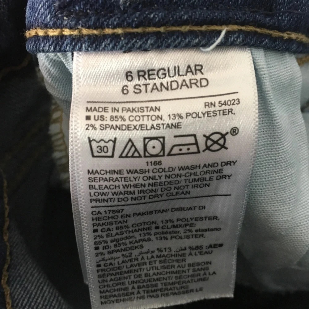 Old Navy Ripped Jeans - Picture 4 of 4